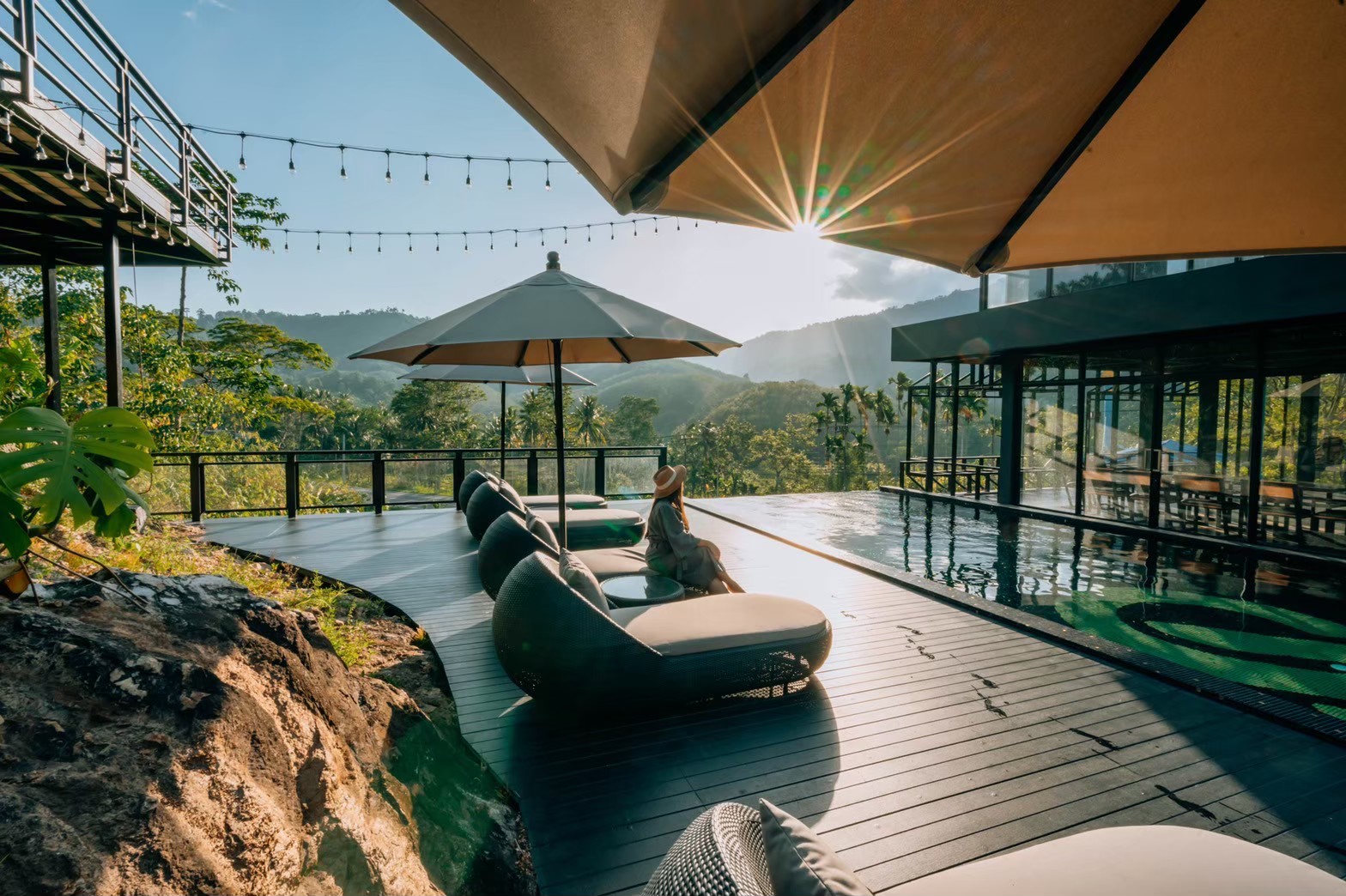Lansaka accommodation, D'Enless Resotel, Nakhon Si Thammarat To a superior level of relaxation Amidst the nature of the mountains